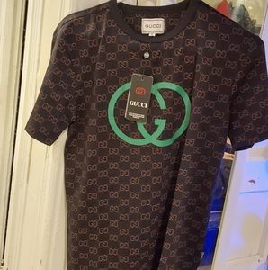 MENS SMALL T BY: GUCCI MONIGRAM WITH LOGO PRINT